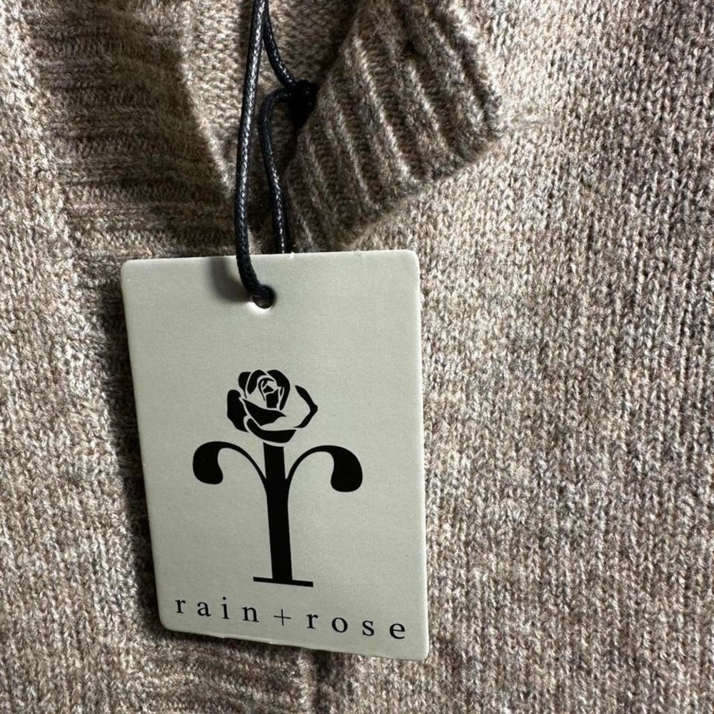 W79. Rain + Rose grey cardigan with pockets and buttons - Picture 3 of 4